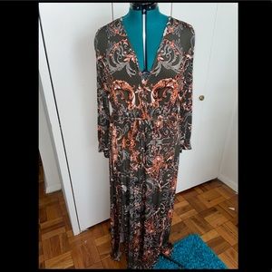 Maxi dress with slits